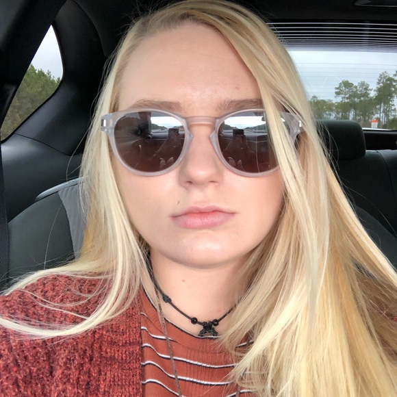 Meet your Posher, Selena - Picture 8 of 8